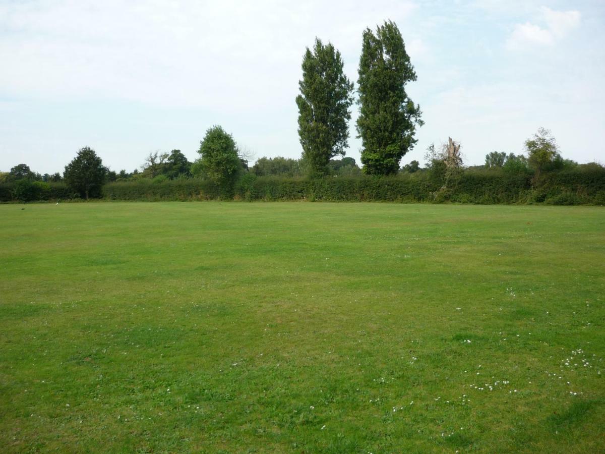 Field End House Walberton Room photo